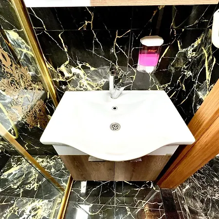 Szálloda Levent Palace Rezidans *